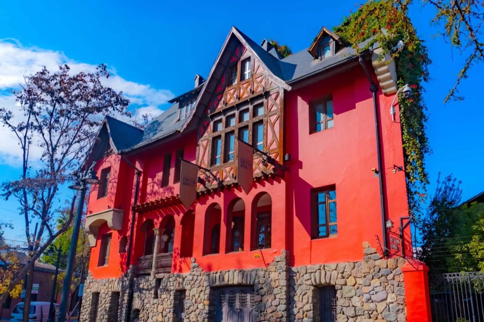 Fachada de Castillo Rojo en Bellavista