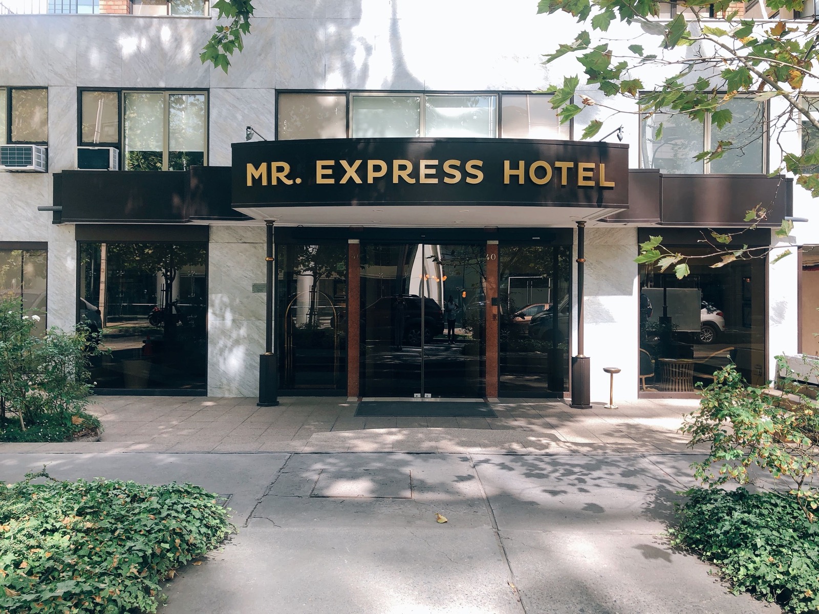 Frontis de MR. Express en Las Condes